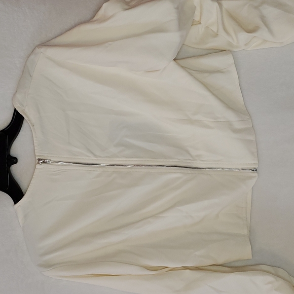 Pretty little thing woven cup crop top - Picture 7 of 7